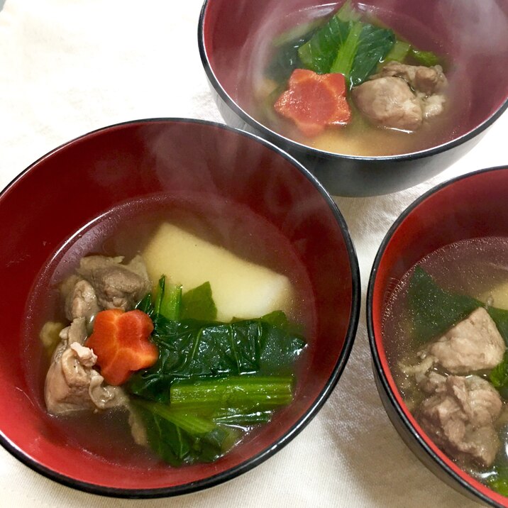 余ったお節で!筑前煮の鶏ももと金時人参煮入お雑煮♡